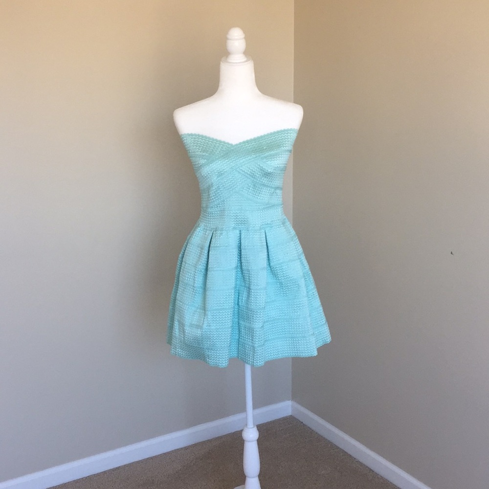 Suitable for formal and semi formal occasions